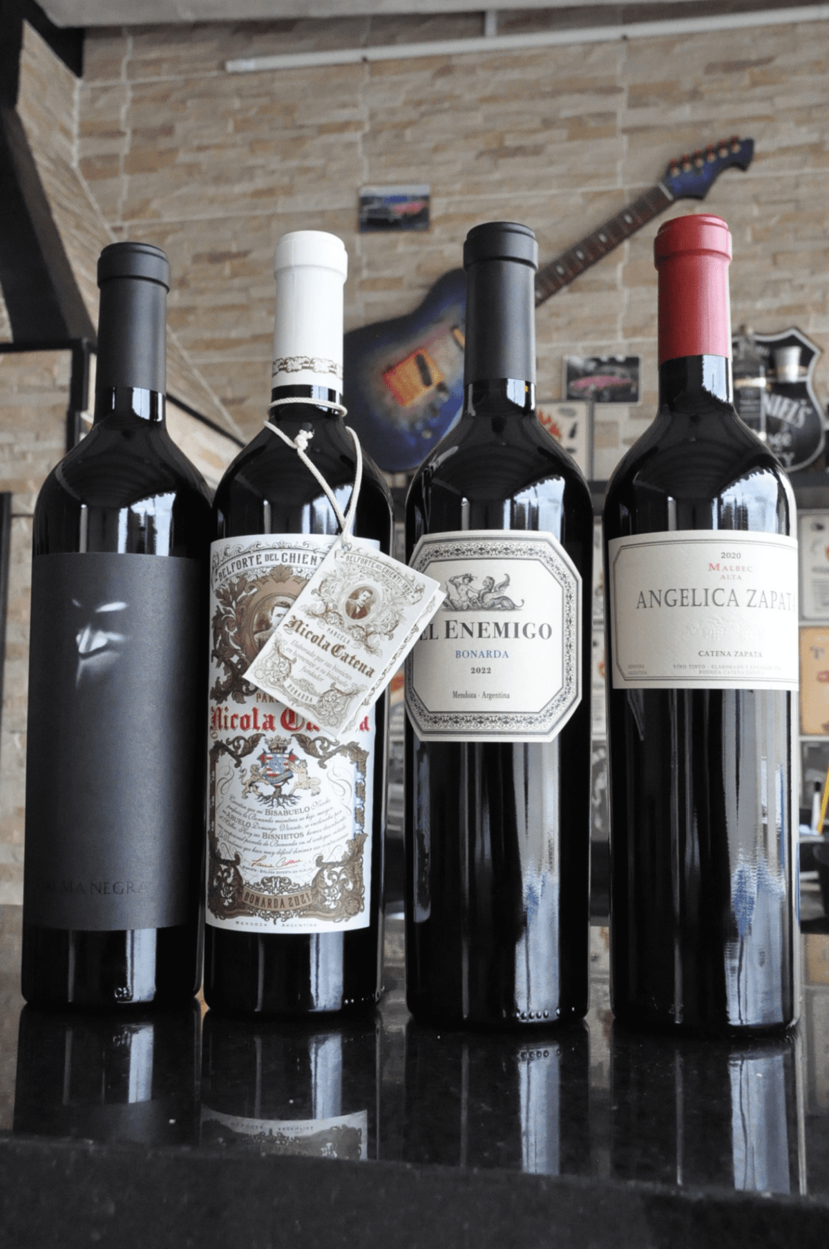 Kit 1 Angelica Zapata Malbec + 1 Nicola Bonarda + 1 Alma Negra + 1 El Enemigo Bonarda - BebaVino