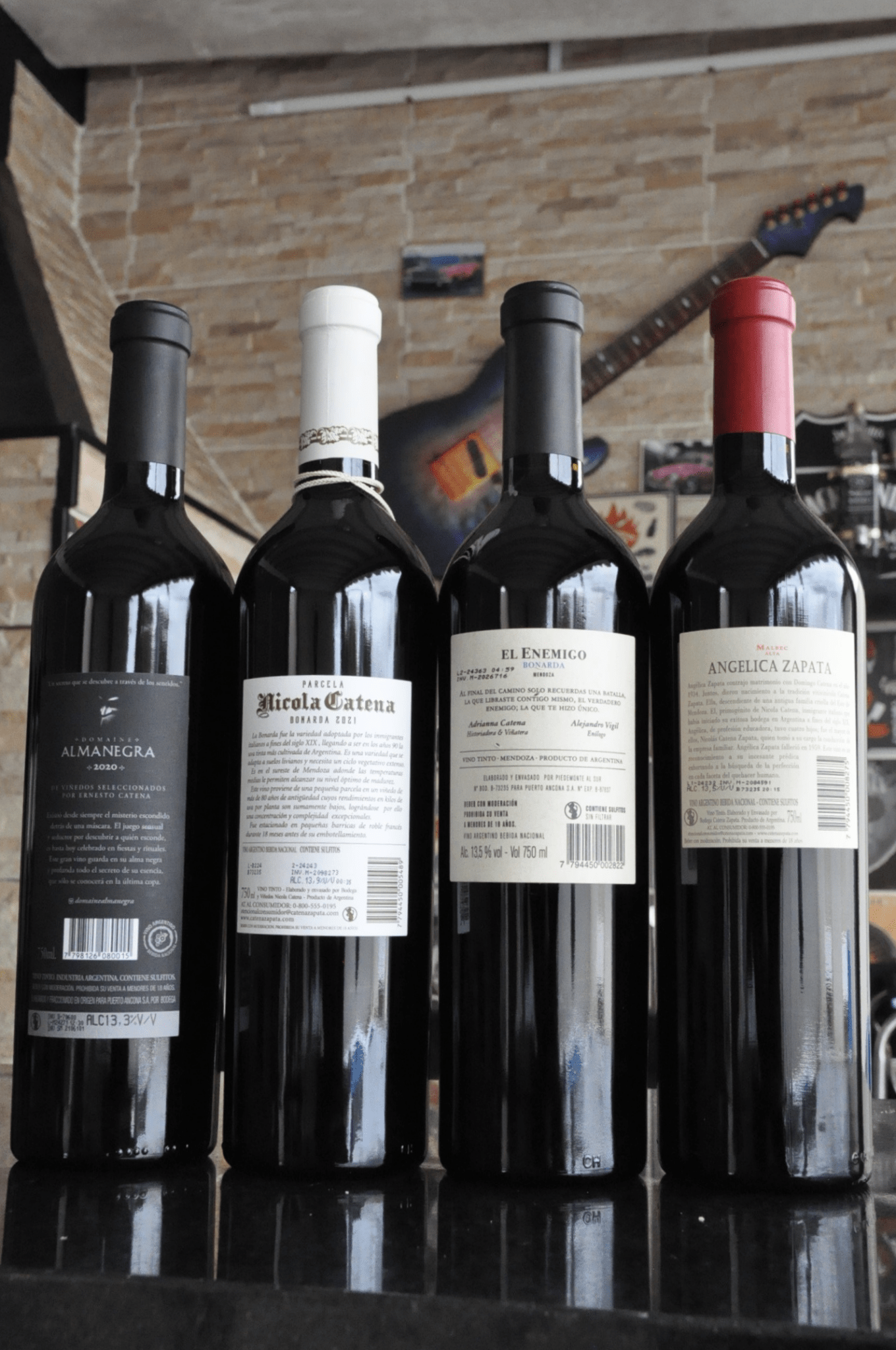 Kit 1 Angelica Zapata Malbec + 1 Nicola Bonarda + 1 Alma Negra + 1 El Enemigo Bonarda - BebaVino